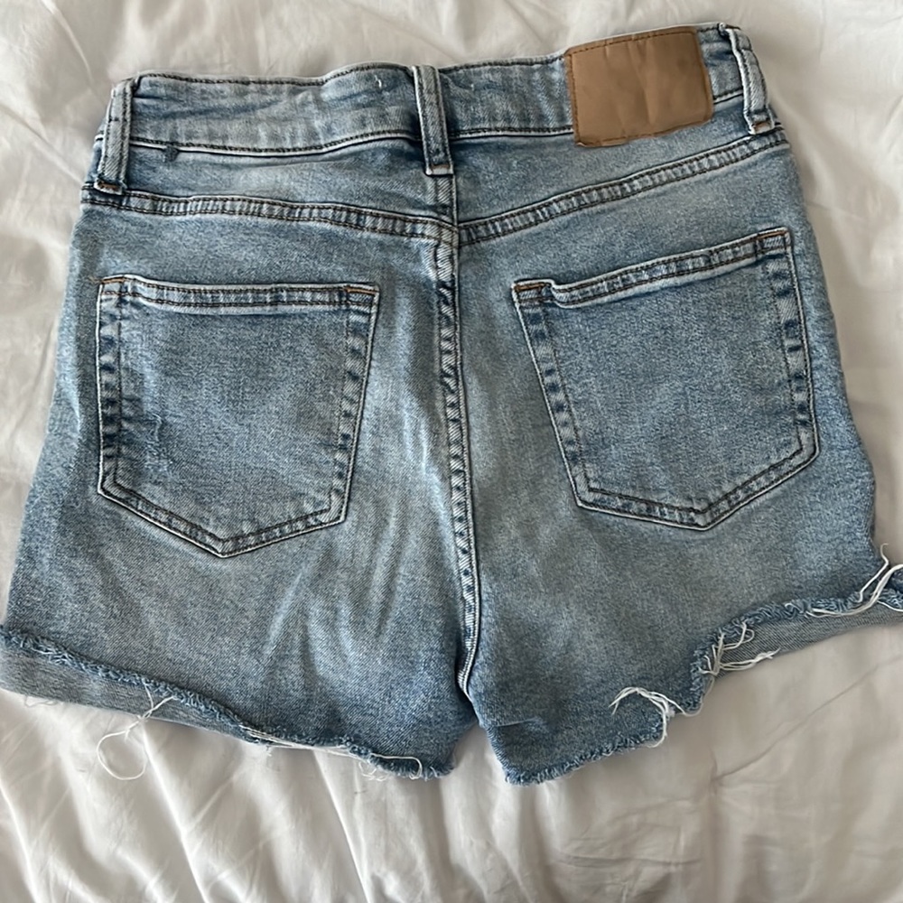 H&M High Rise Shorts - Picture 3 of 3